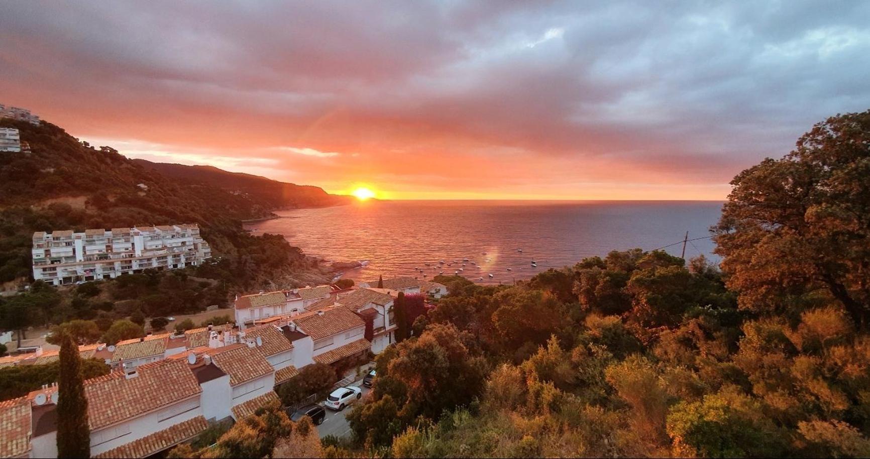 ⭑ Sea Views + Private Beach. What Else? ⭑ Tossa de Mar Luaran gambar