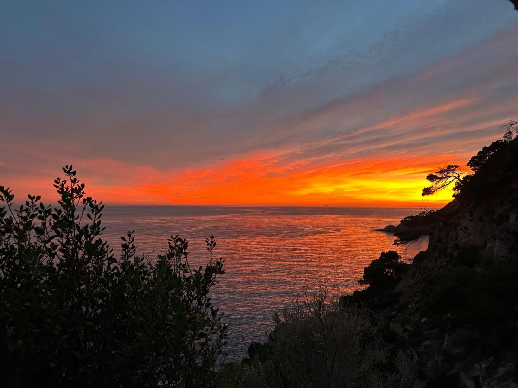 ⭑ Sea Views + Private Beach. What Else? ⭑ Tossa de Mar Luaran gambar