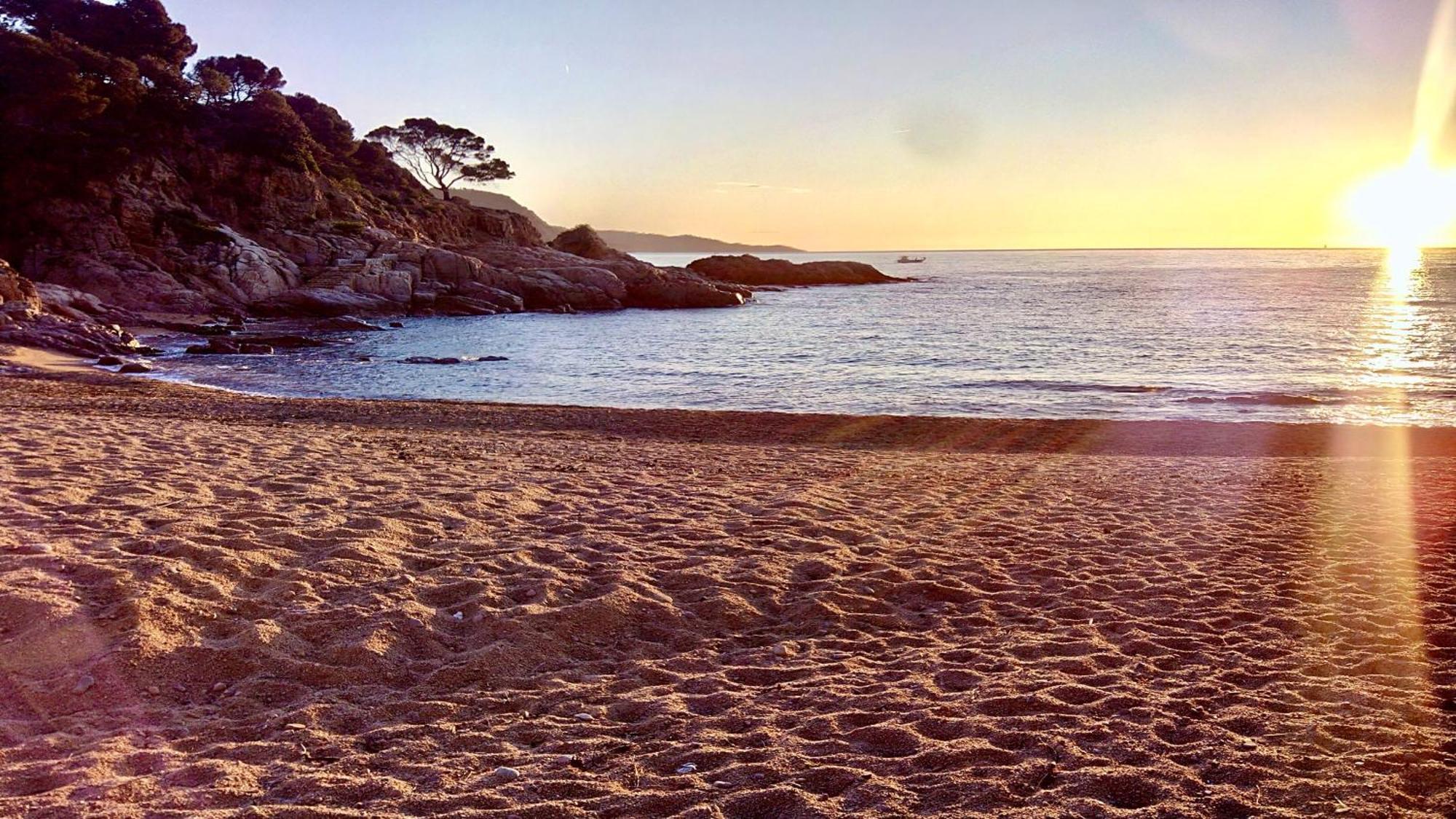 ⭑ Sea Views + Private Beach. What Else? ⭑ Tossa de Mar Luaran gambar